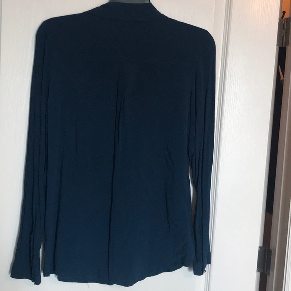 Express button down - Picture 3 of 5